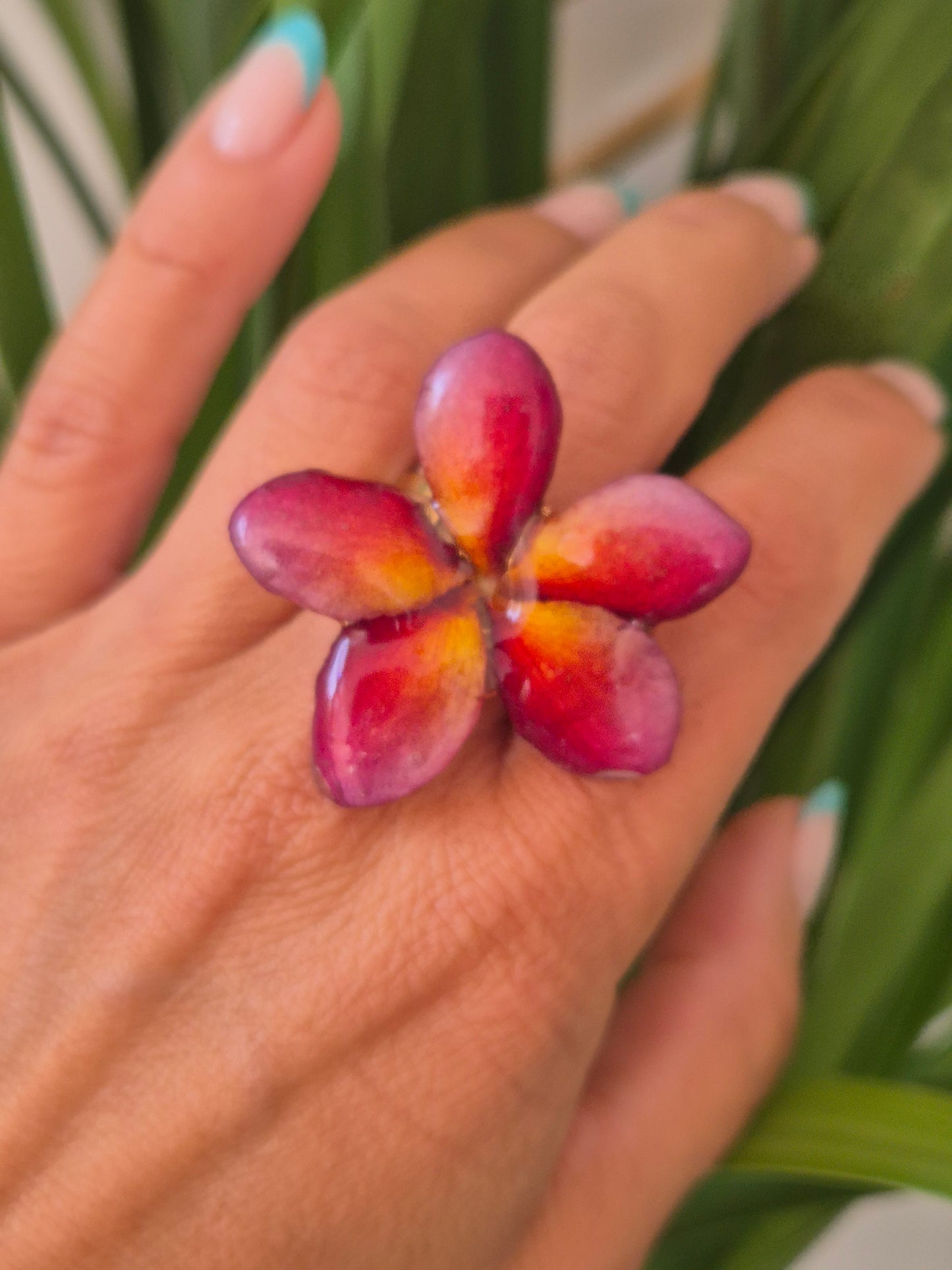 Anillo plumeria burdeos