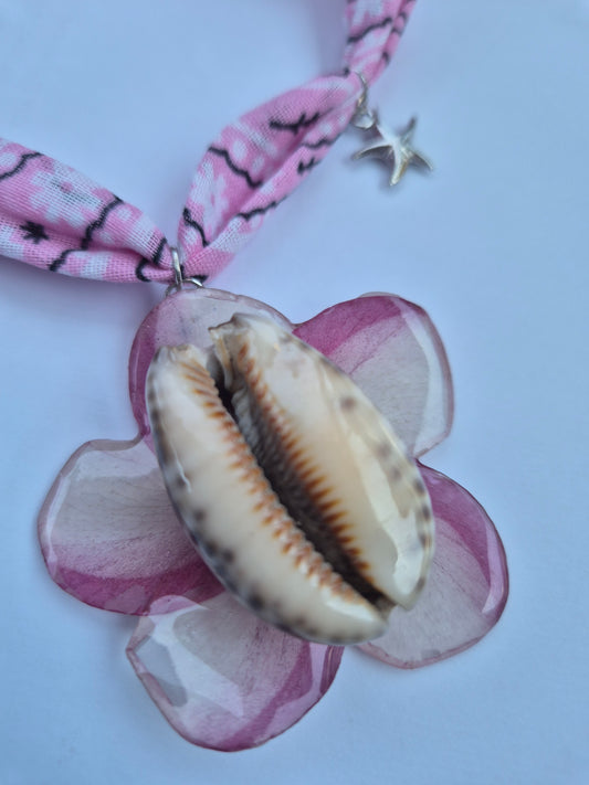 Colgante caracola y plumeria