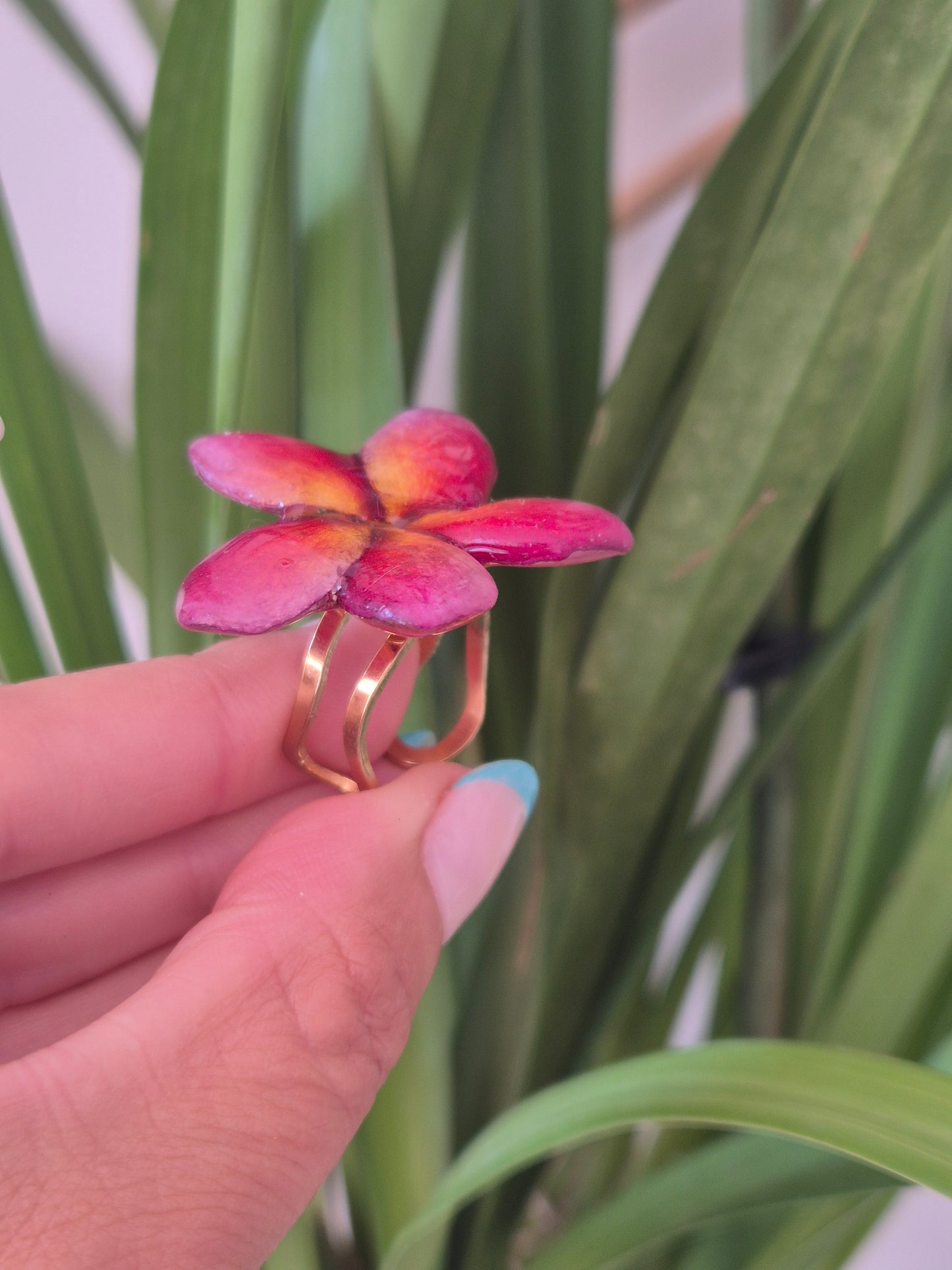 Anillo plumeria burdeos