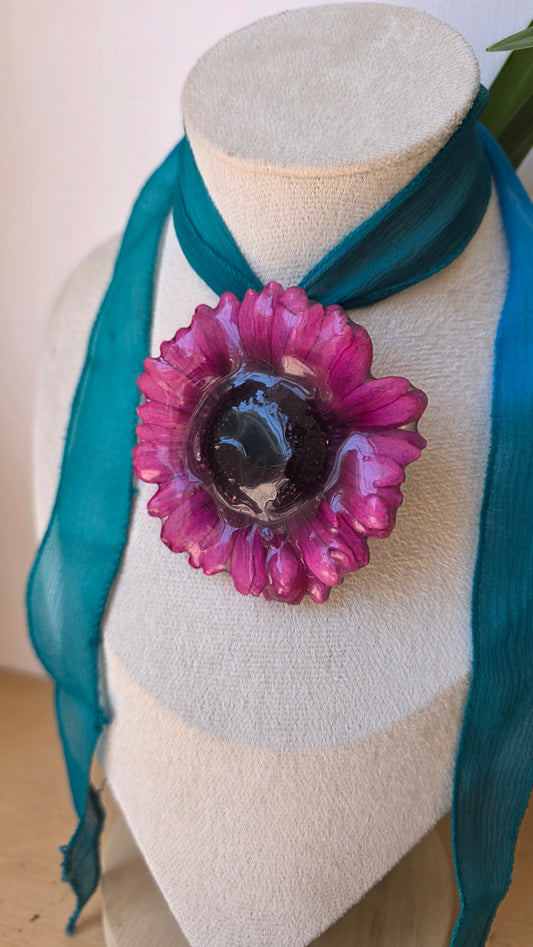 Collar plumeria y seda