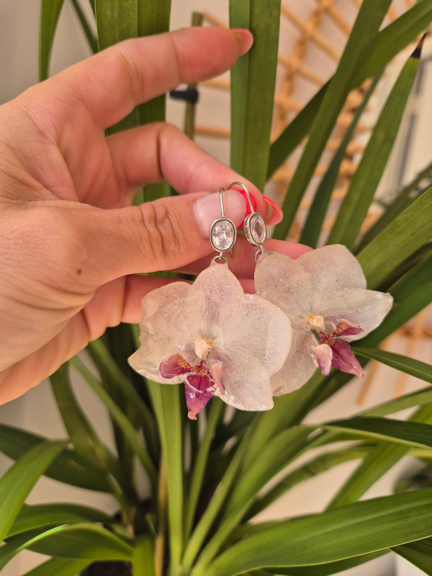 Pendientes orquídea blanca y morada