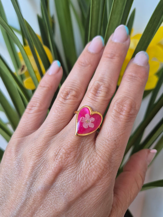 Anillo de corazón dorado