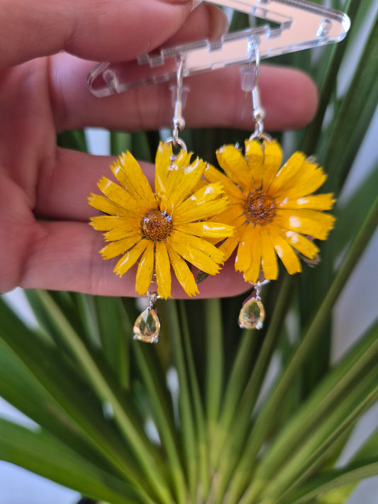 Pendientes flor silvestre amarilla 3D