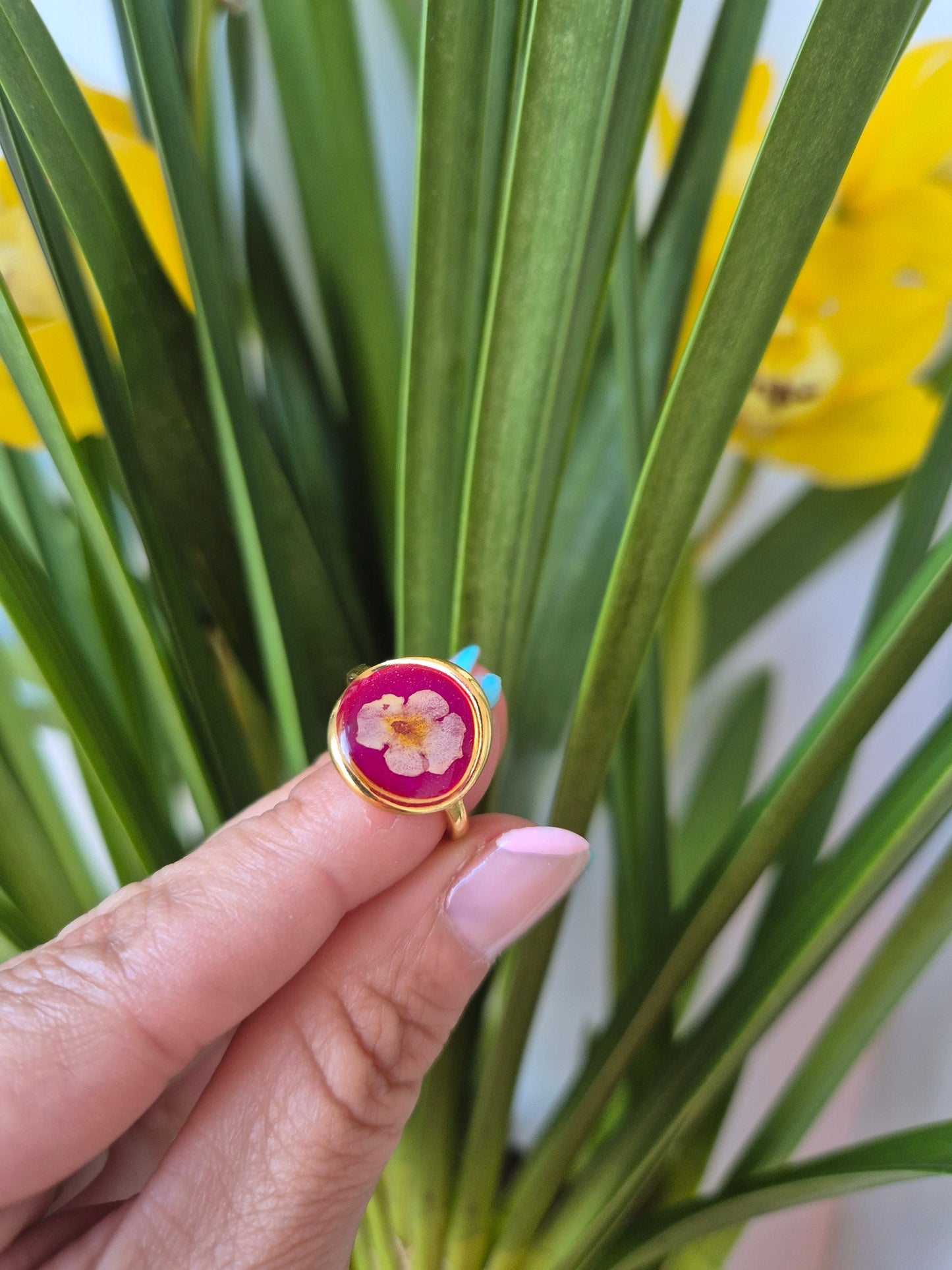 Anillo ajustable flor blanca