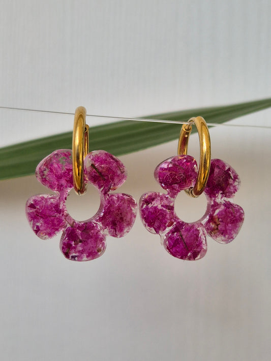 Pendientes Charm fucsia.