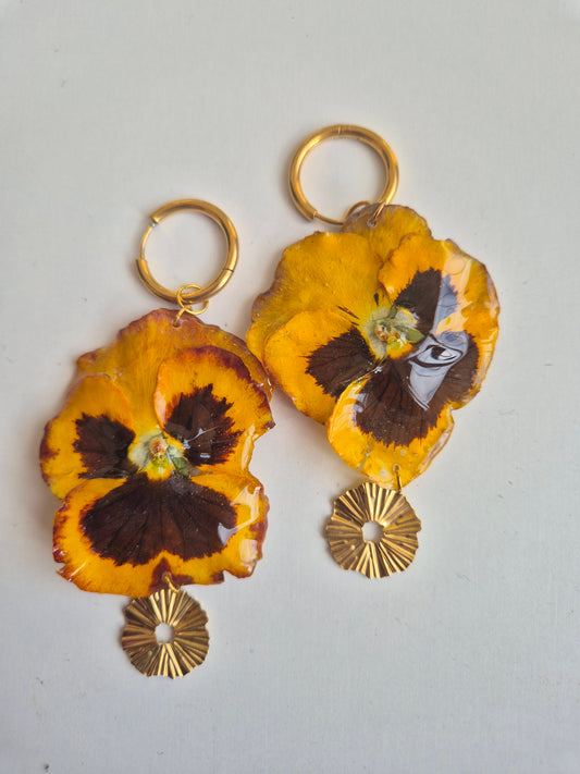 Pendientes  de Pensamientos amarillo y marrón