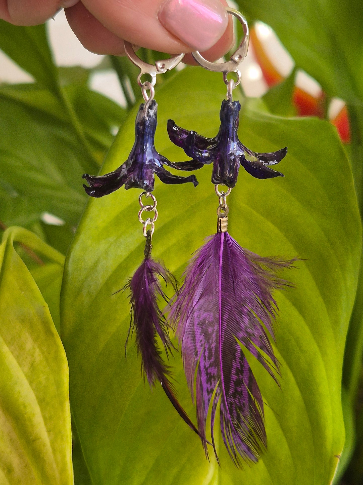 Pendientes Jacinto azul-morado  y pluma