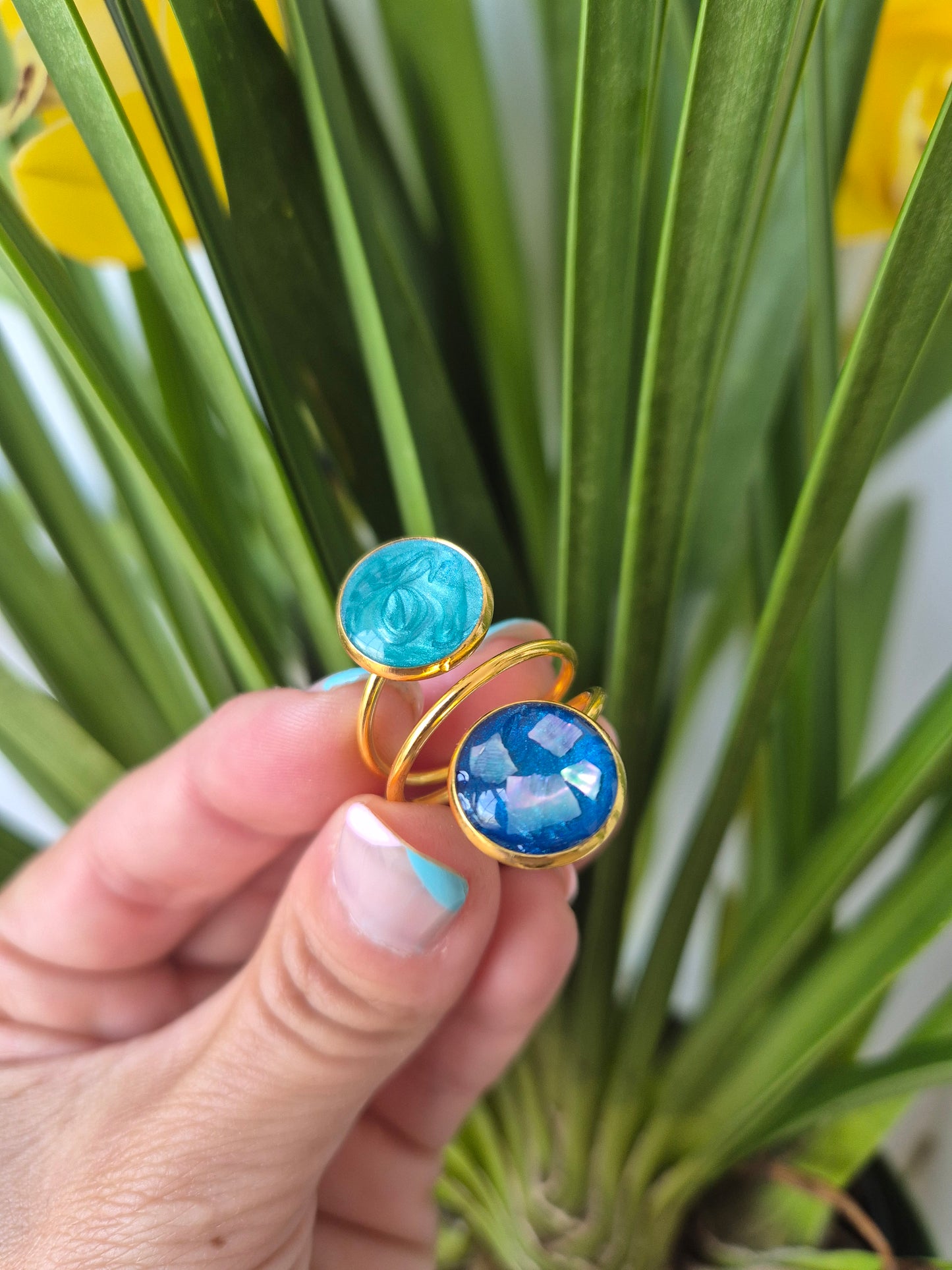 Anillo Ocean Art dorado doble