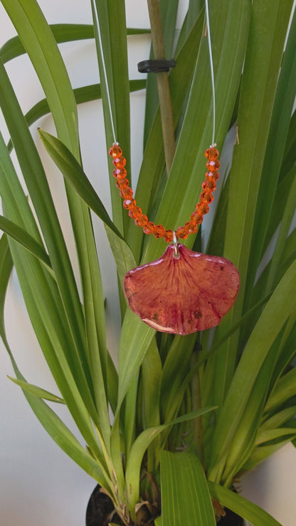 Collar Pétalo de Flamboyán & Destellos Naranjas