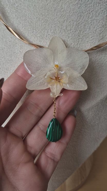 Choker orquidea Phalaenopsis y Malaquita.