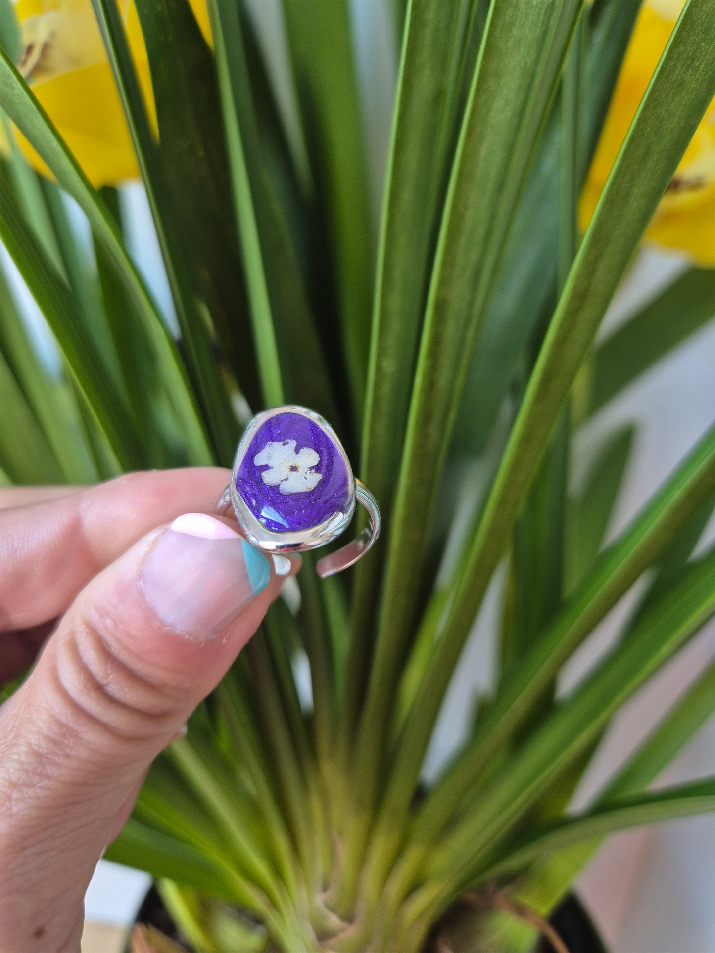 Anillo ajustable ovalado morado