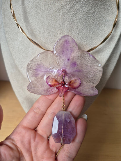 Choker orquidea Phalaenopsis y Amatista.