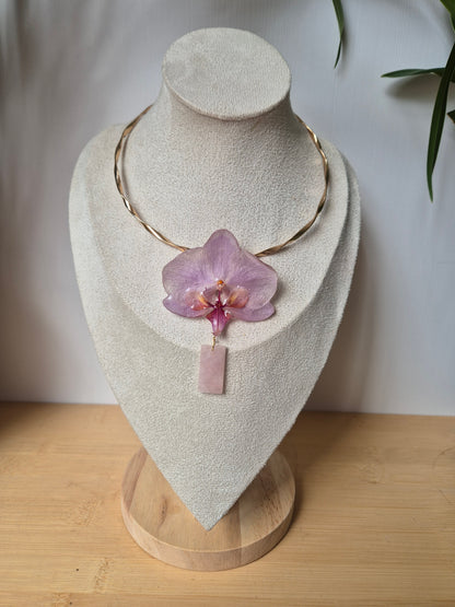 Choker orquidea Phalaenopsis y cuarzo rosa