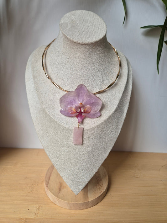 Choker orquidea Phalaenopsis y cuarzo rosa
