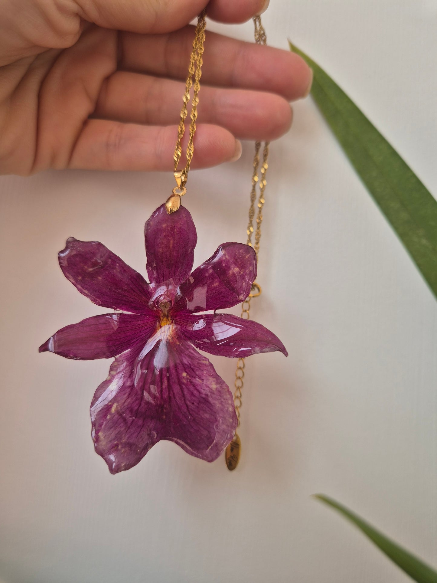 Colgante Orquídea Cambria Burdeos