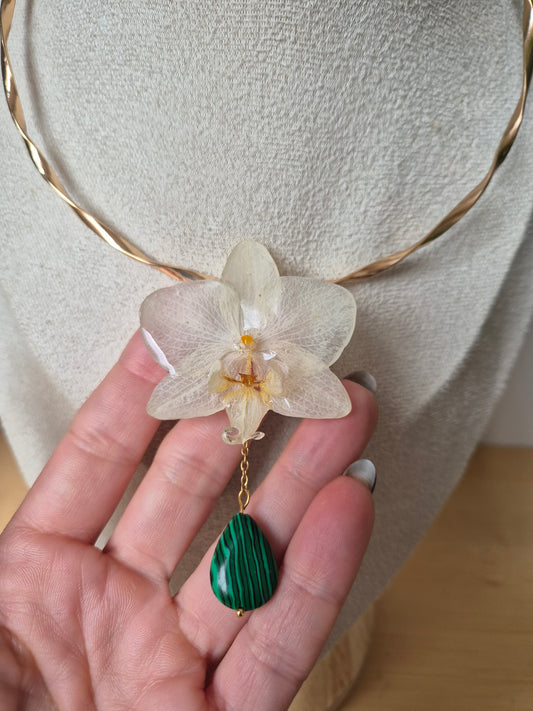 Choker orquidea Phalaenopsis y Malaquita.