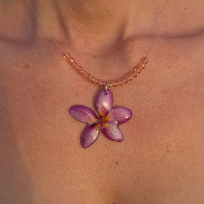 Collar Plumeria Malva & Destellos Champaña