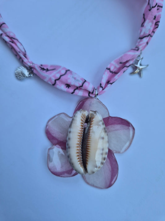 Colgante caracola y plumeria