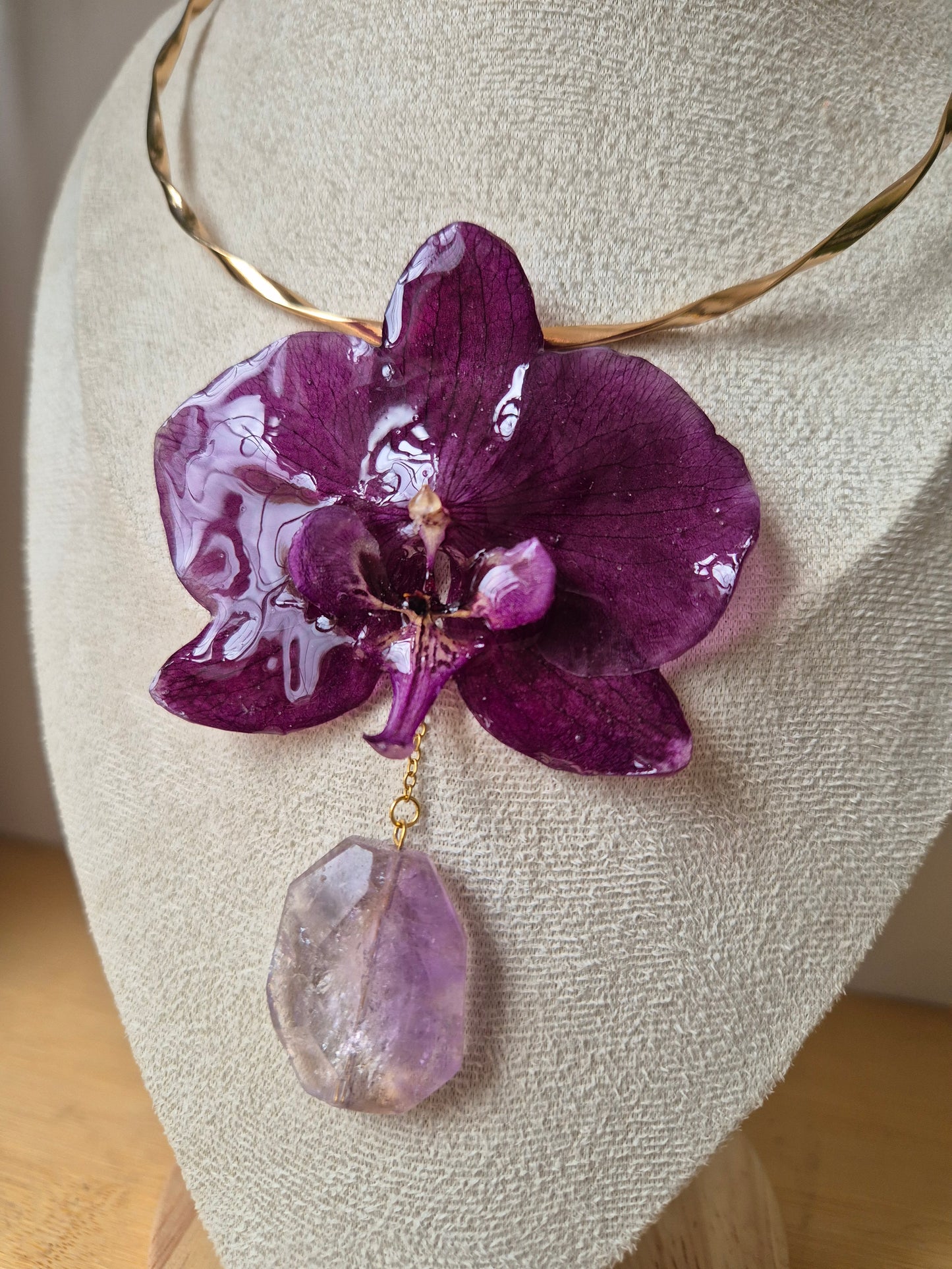Choker orquidea Phalaenopsis y Amatista.