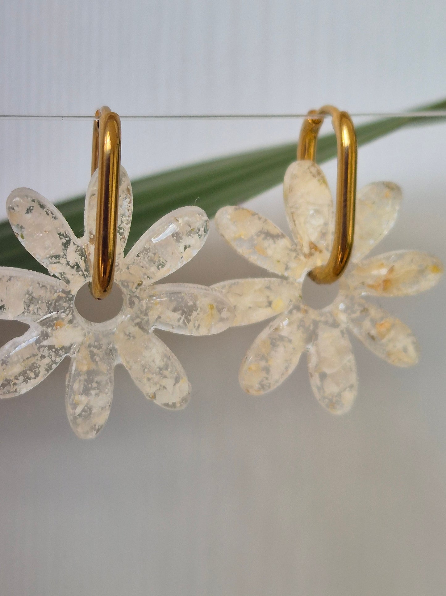 Pendientes Charm flor margarita