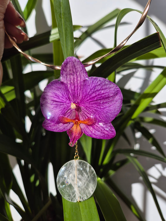 Choker orquidea Phalaenopsis y cuarzo.