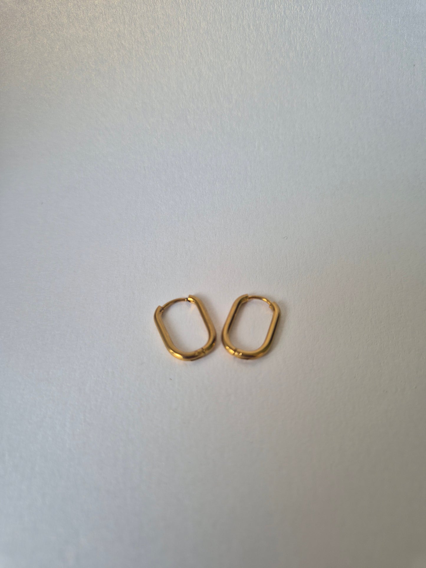 Aro ovalado dorado
