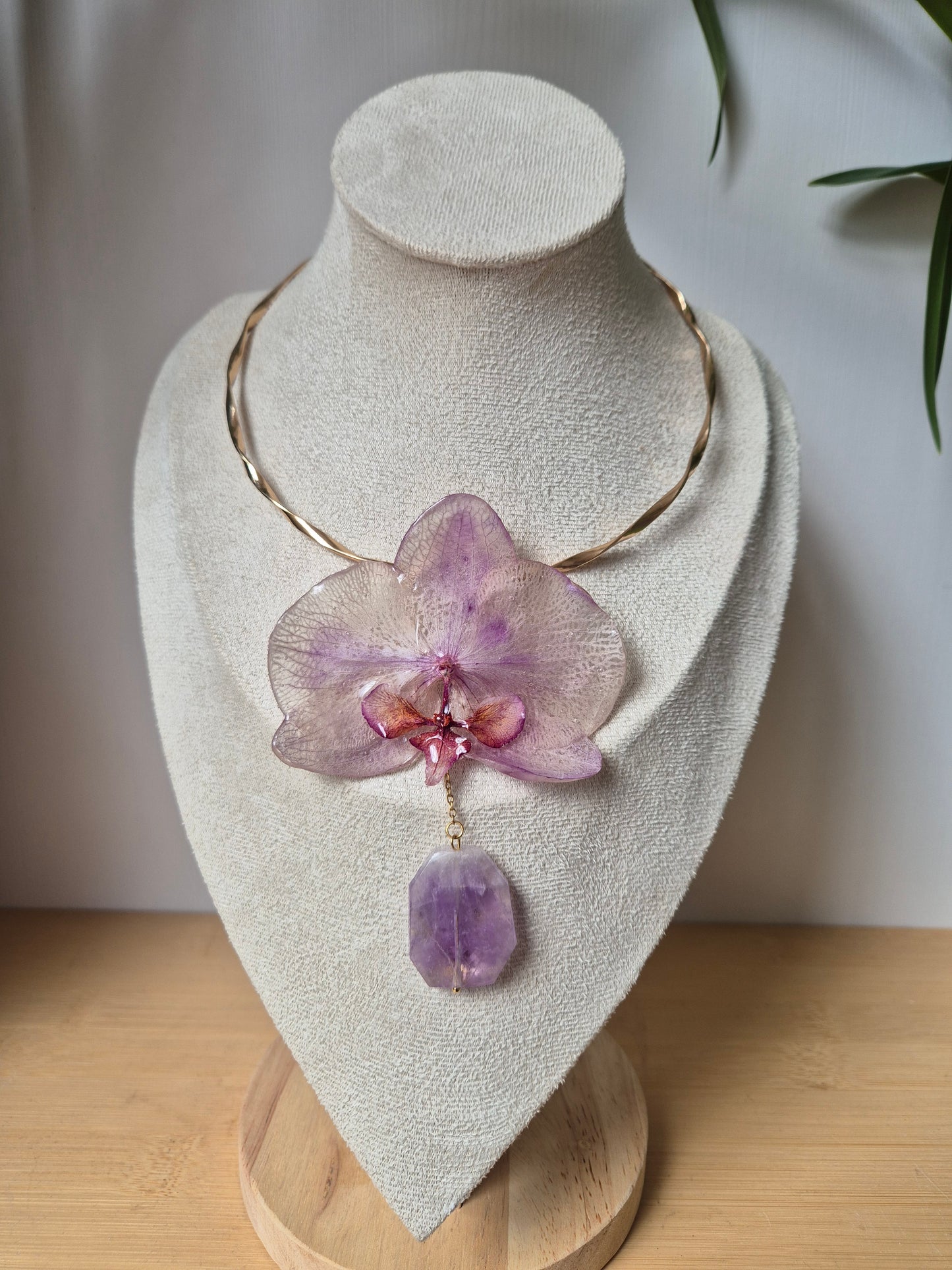 Choker orquidea Phalaenopsis y Amatista.