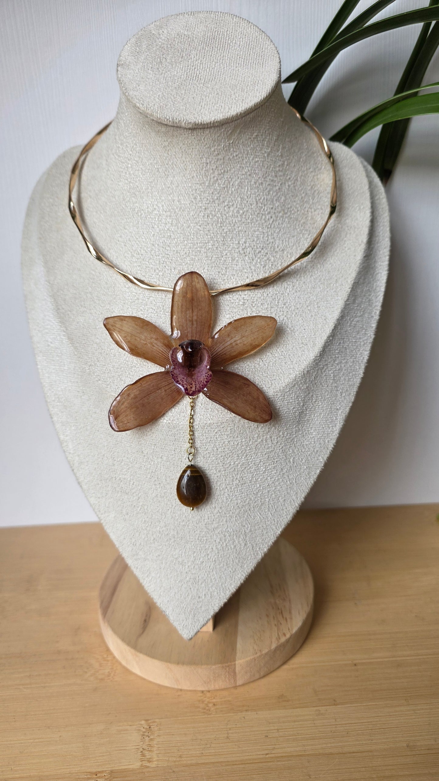 Choker orquidea Cymbidium y Ojo de tigre