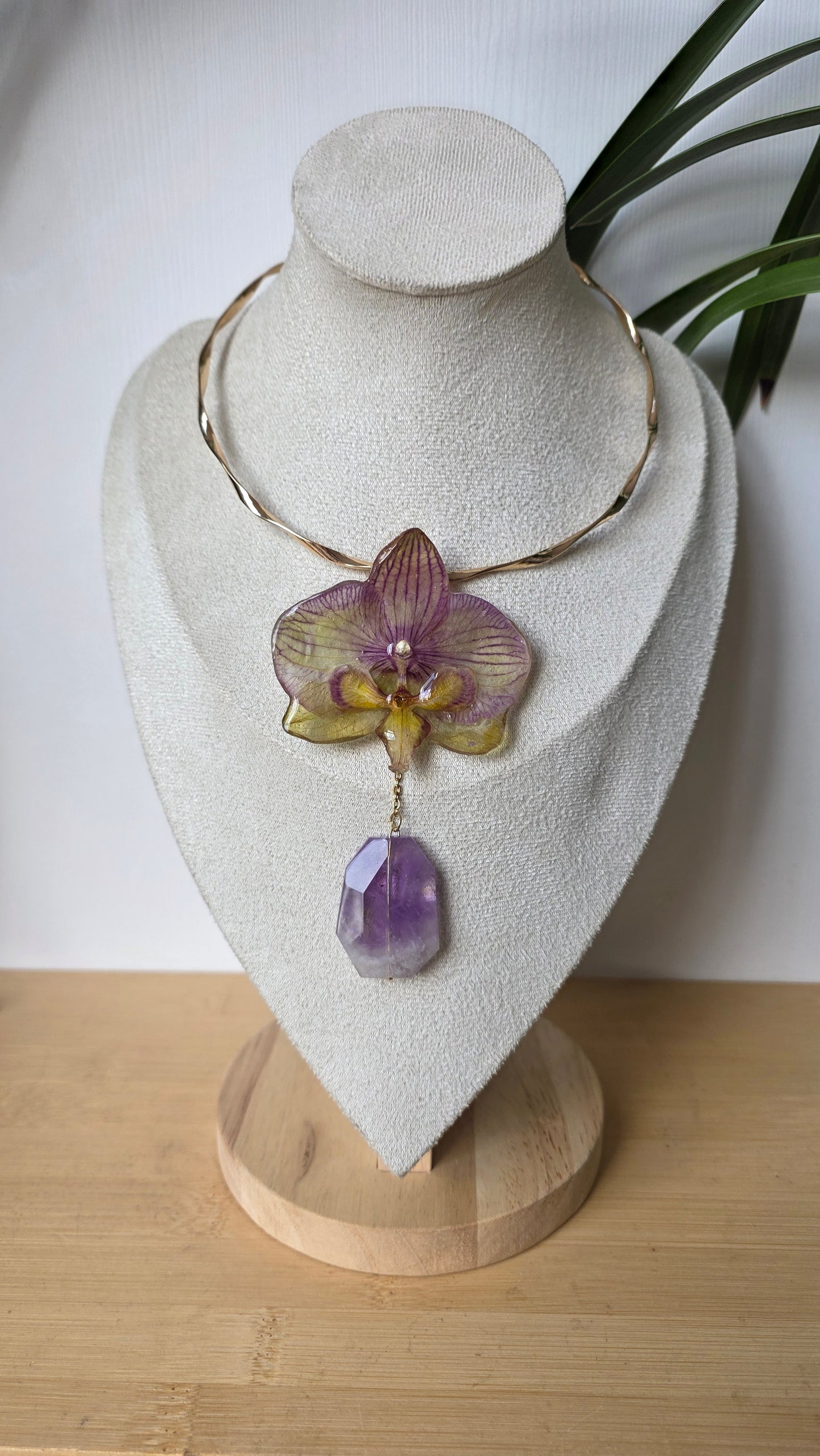 Choker orquidea Phalaenopsis y Amatista