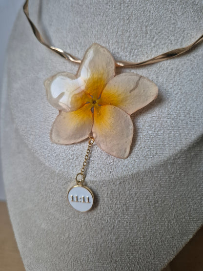 Choker plumeria 11:11