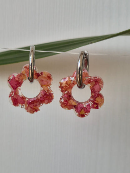 Pendientes Charm flor rosa.