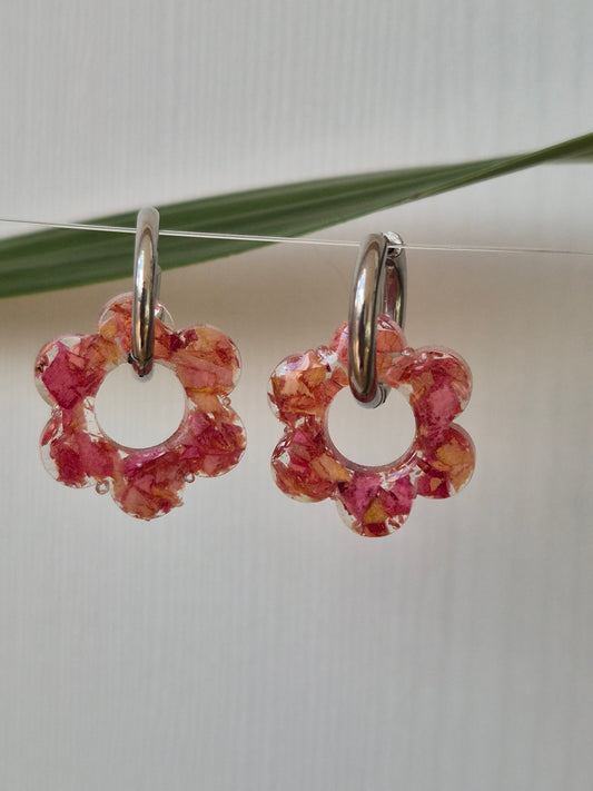 Pendientes Charm flor rosa.