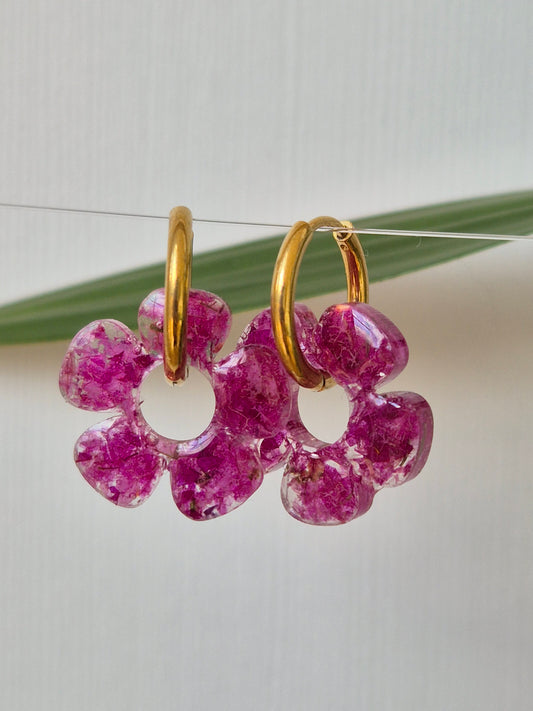 Pendientes Charm fucsia.