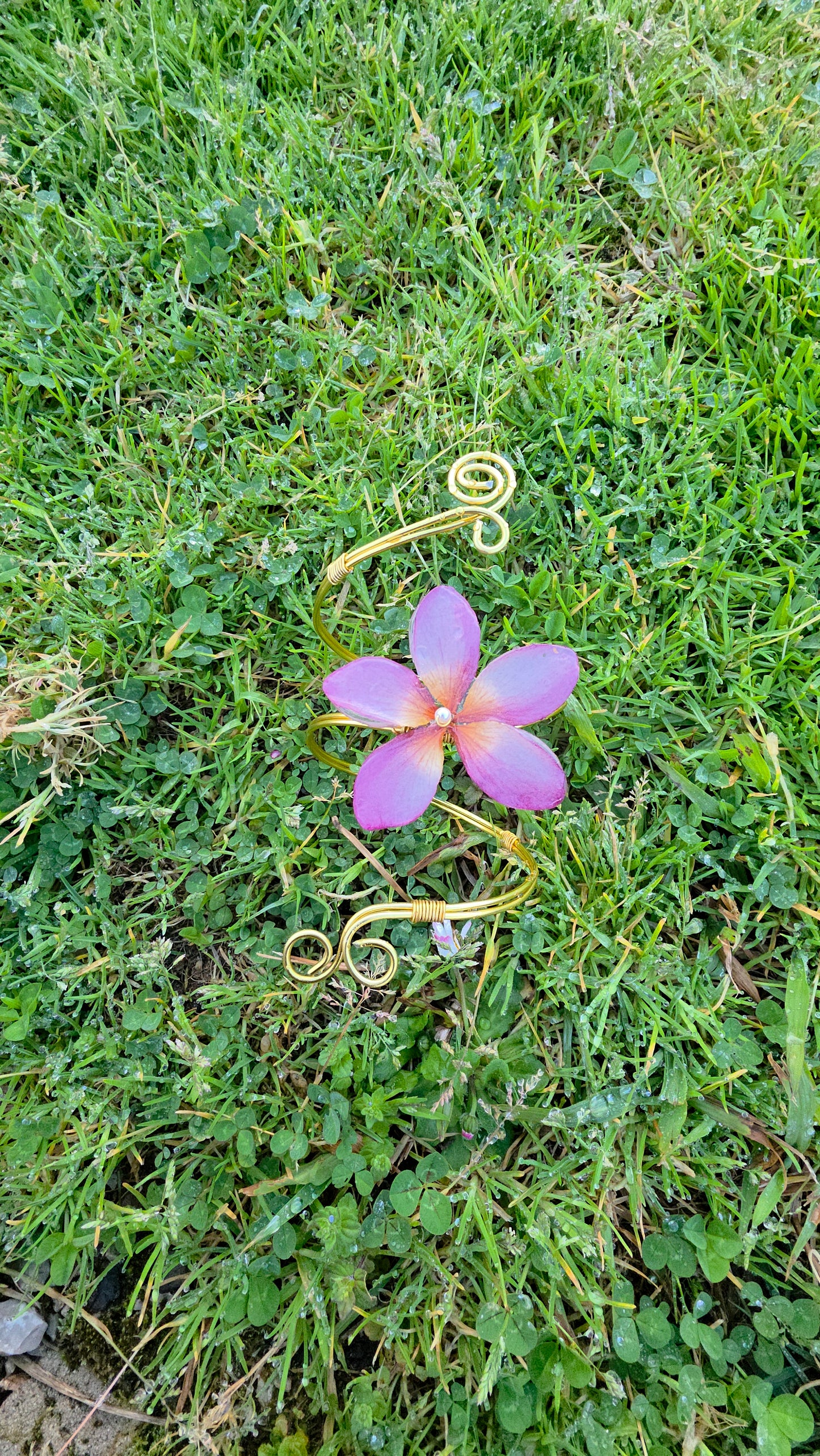 Brazalete con flor natural