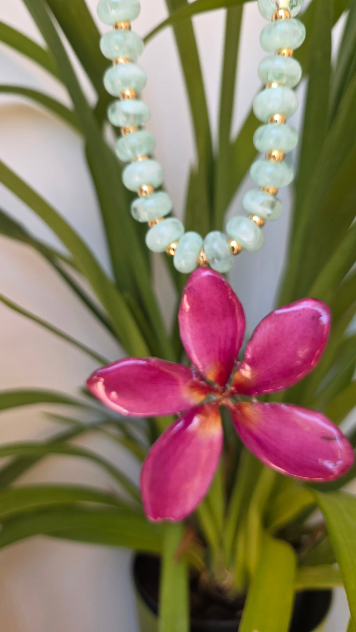 Collar Plumeria Fucsia