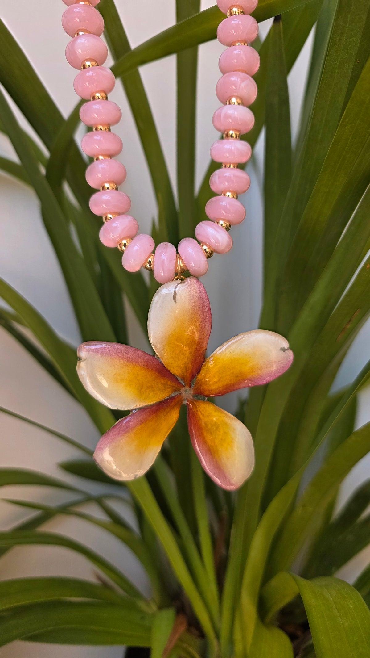 Collar Plumeria Amarilla y rosa