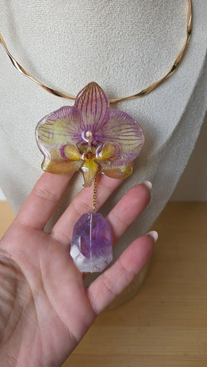 Choker orquidea Phalaenopsis y Amatista