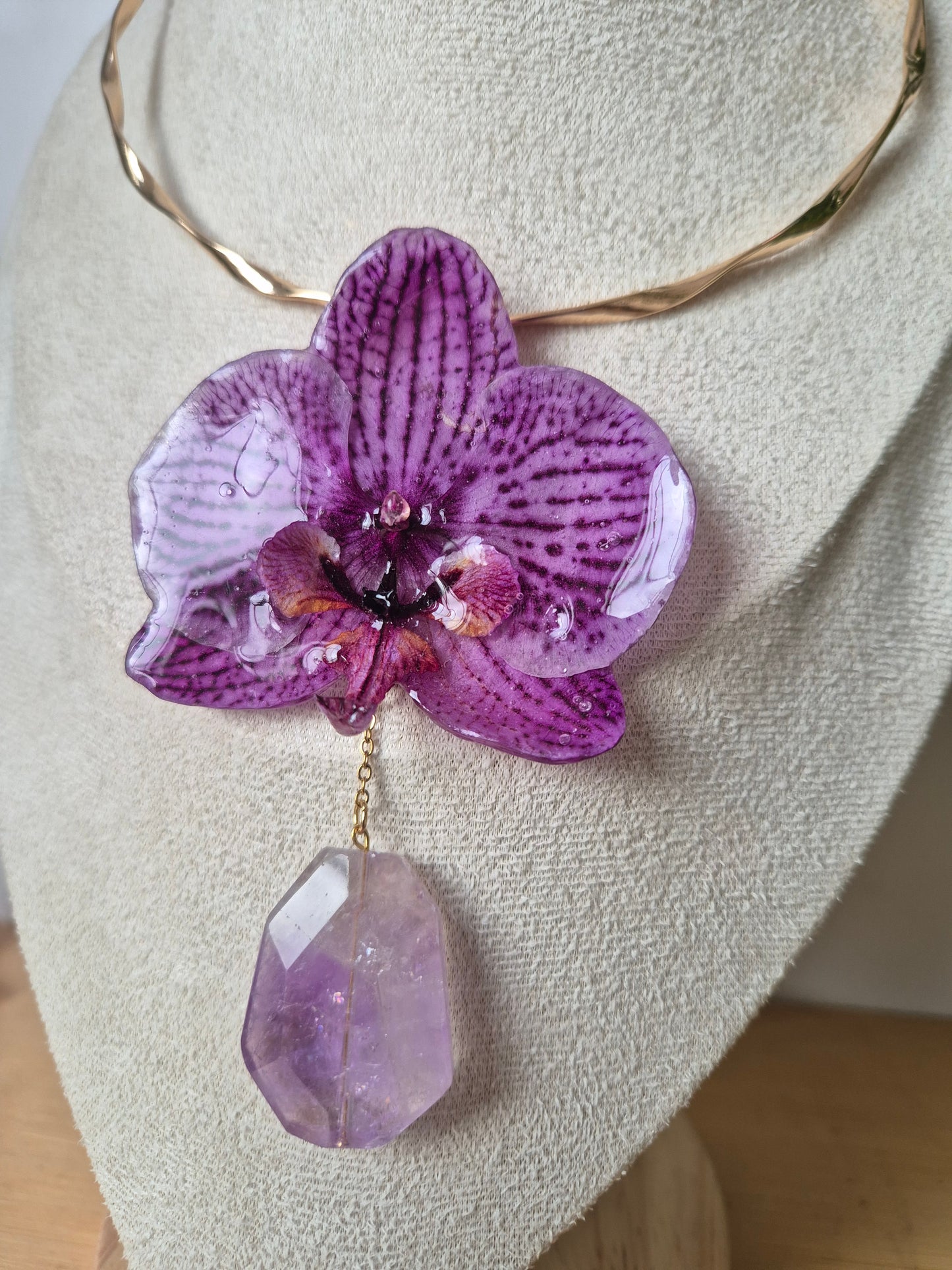 Choker orquidea Phalaenopsis y Amatista.