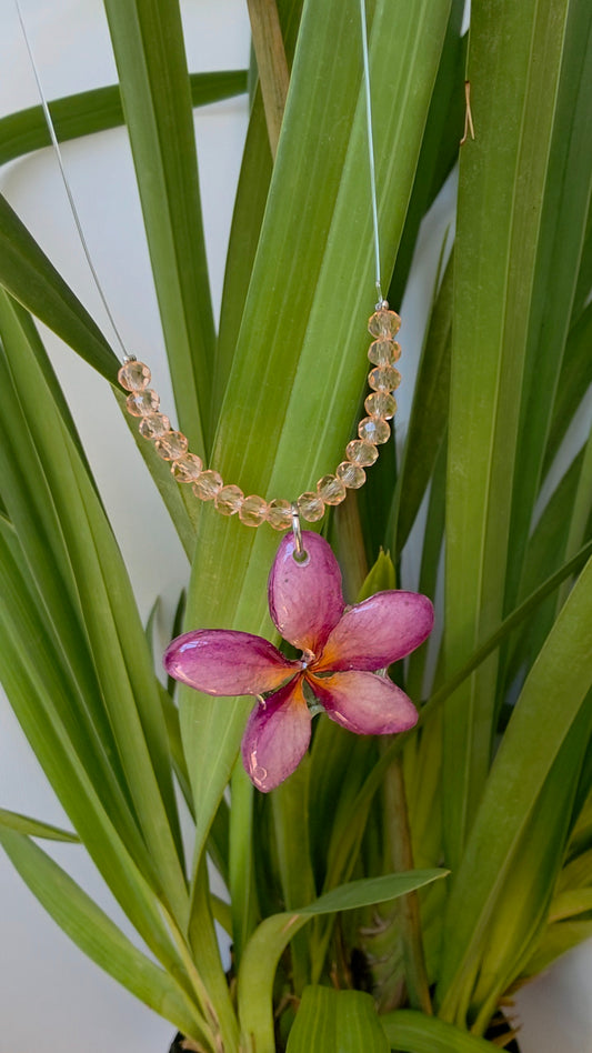 Collar Plumeria Malva & Destellos Champaña