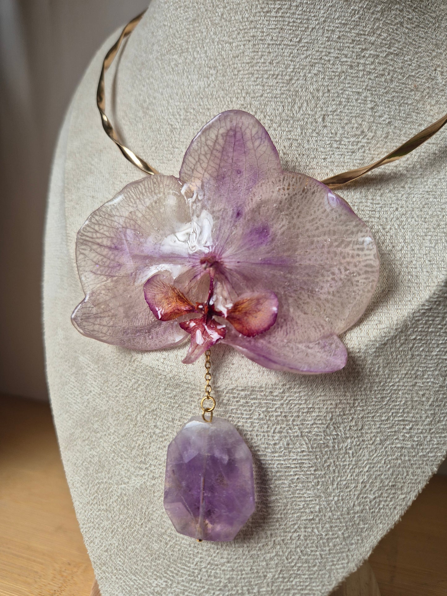 Choker orquidea Phalaenopsis y Amatista.
