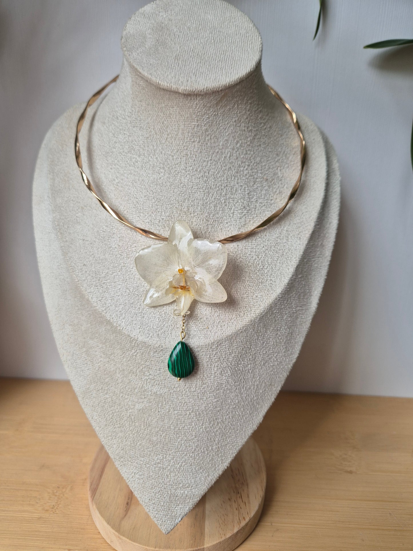 Choker orquidea Phalaenopsis y Malaquita.