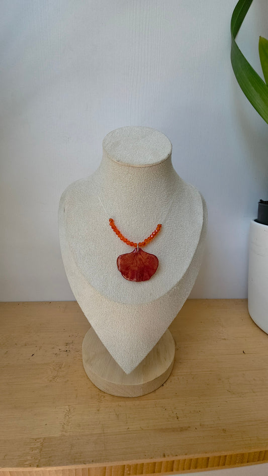 Collar Pétalo de Flamboyán & Destellos Naranjas