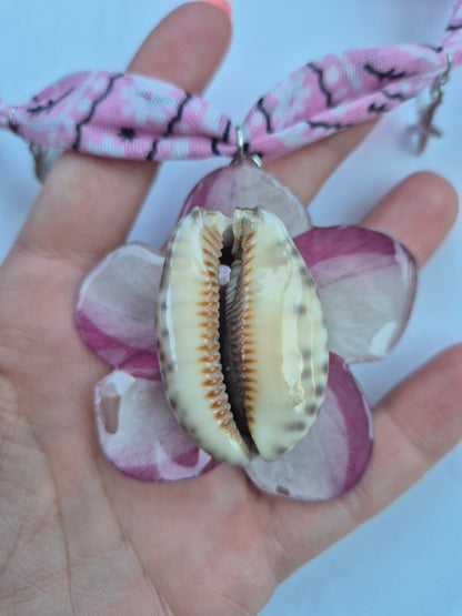 Colgante caracola y plumeria