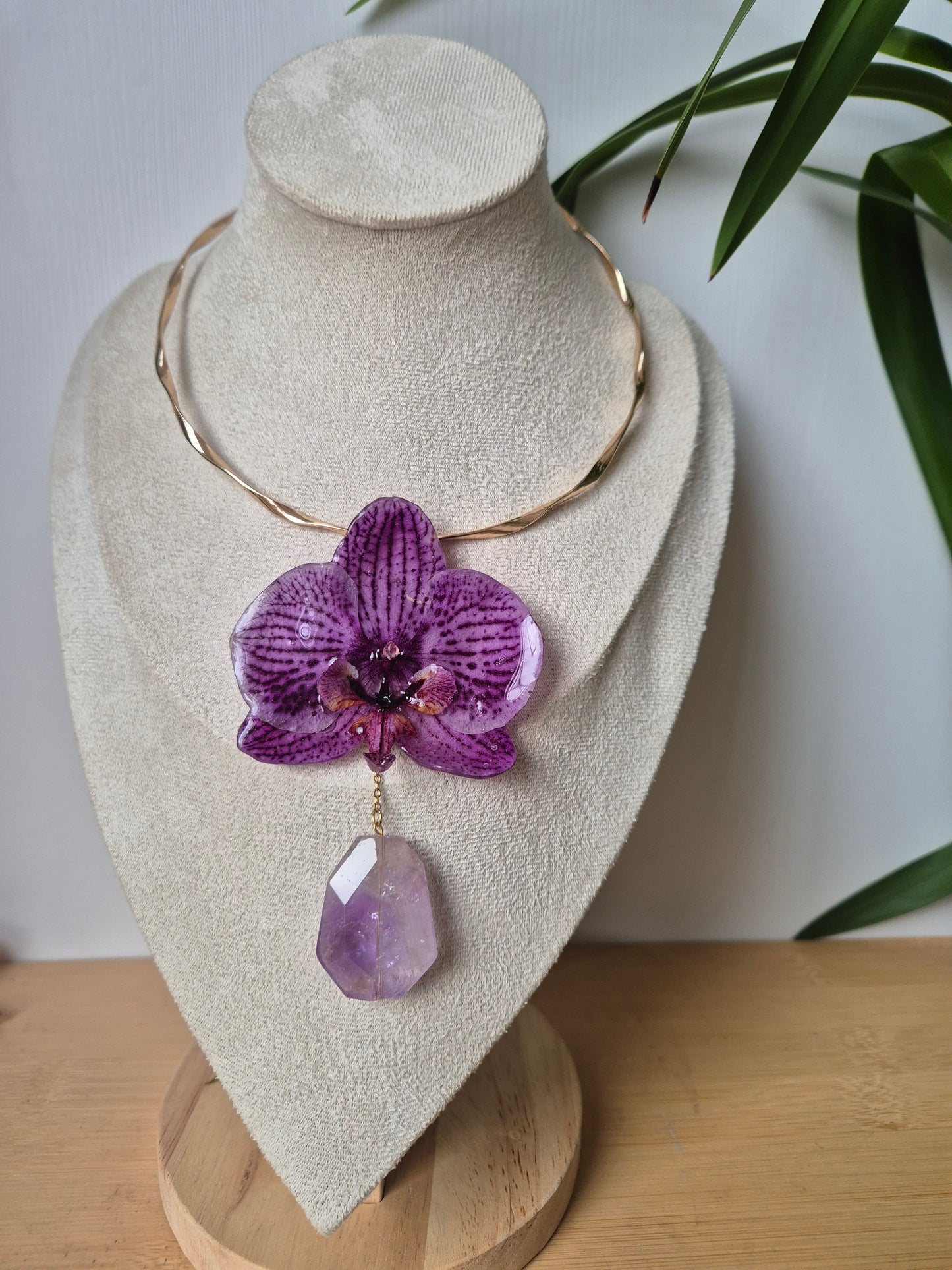 Choker orquidea Phalaenopsis y Amatista.