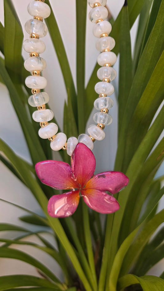 Collar Plumeria Fucsia