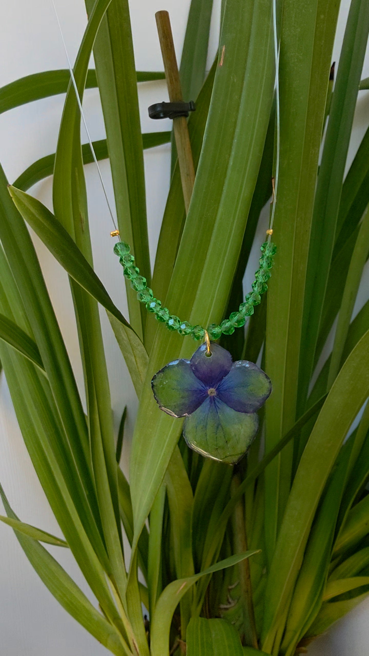 Collar Hortensia Verde & Destellos Esmeralda