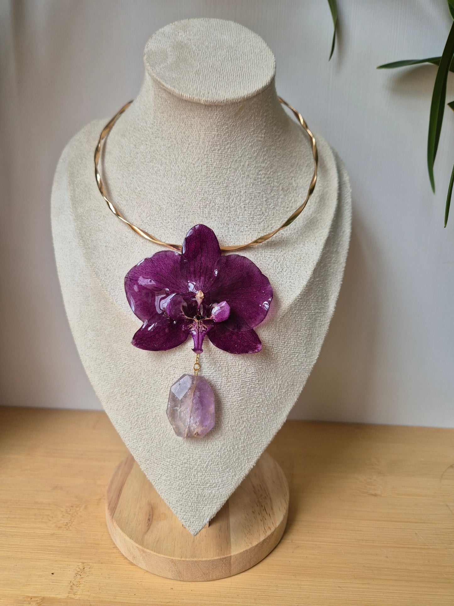 Choker orquidea Phalaenopsis y Amatista.